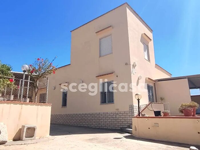 Casa trilocale in vendita in Via Alberto d'Angelo, Valderice