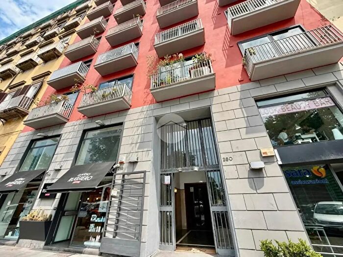 Appartamento trilocale in vendita in Riviera di Chiaia, Napoli