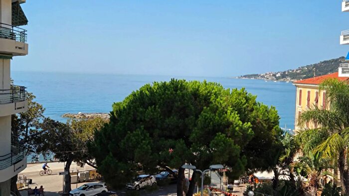 Appartamento trilocale in vendita in Via Giacomo Matteotti Ospedaletti, Ospedaletti