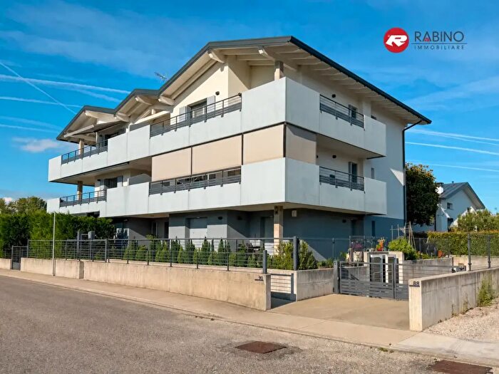 Appartamento con 5 locali in vendita in Via Mario Micossi, Udine
