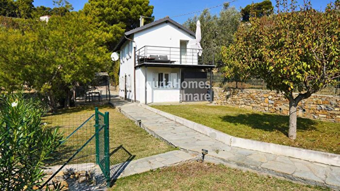 Casa con 5 locali in vendita in Via Fanny Roncati Carli, Imperia