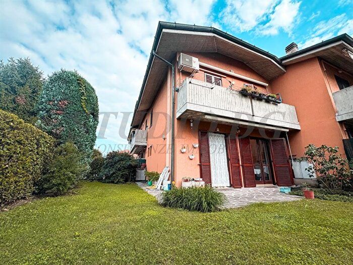 Casa trilocale in vendita in Via Bramante, Lentate Sul Seveso