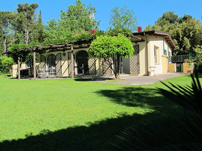 Casa con 6 locali in affitto in Via di Tor Carbone, Torricola Tor Carbone, Roma