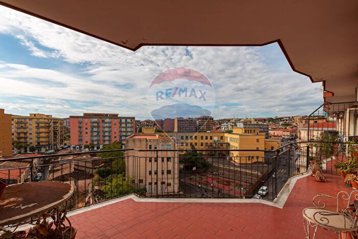 Appartamento con 7 locali in vendita in Via Susanna, Catania