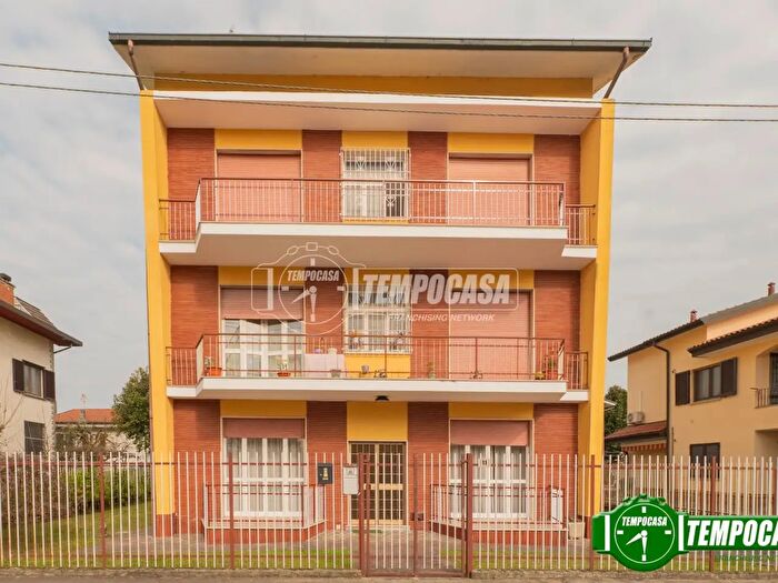 Appartamento trilocale in vendita in Via Kennedy, Vermezzo con Zelo