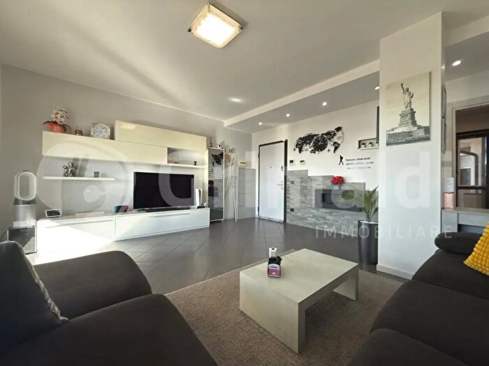 Appartamento trilocale in vendita in Via Formia, Busto Arsizio