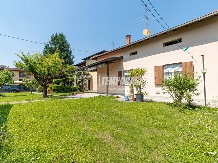 Casa trilocale in vendita in Via Bagnatica, Brusaporto