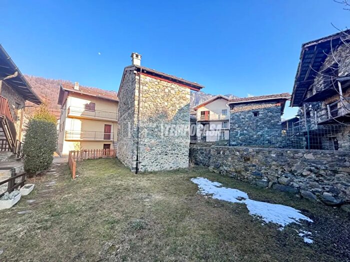 Appartamento con 5 locali in vendita in Frazione Eresaz, Emarese