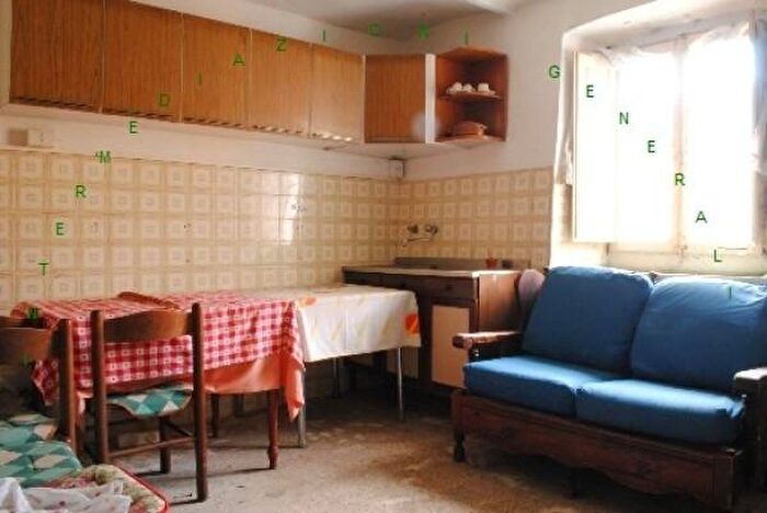 Casa con 6 locali in vendita in Via Sagginalese, Vicchio