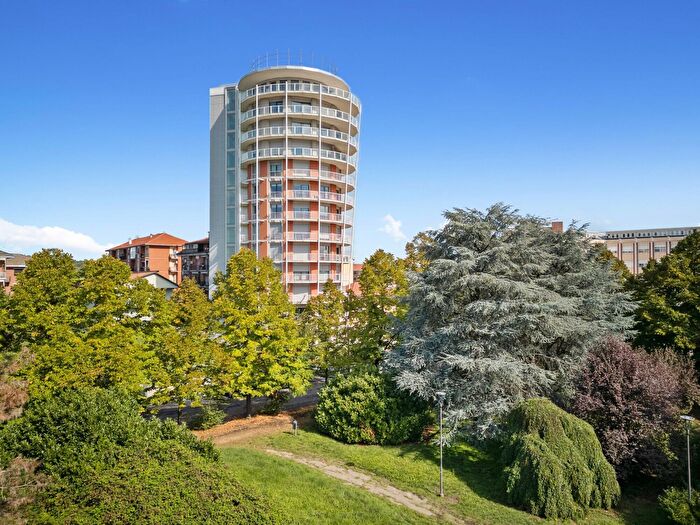 Appartamento con 8 locali in vendita in Via Conte Verde, Asti