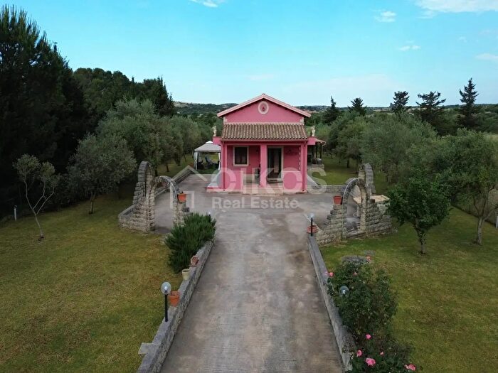 Casa con 6 locali in vendita in Contrada Manghisi, Noto