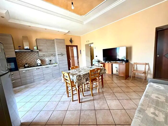 Appartamento trilocale in vendita in Via Emilio Scaglione, Napoli