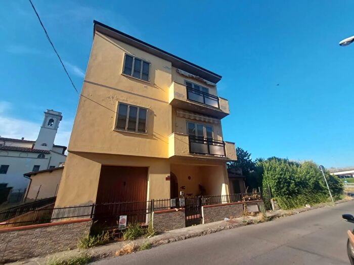 Casa con 10 locali in vendita in Via Masoni Calcinaia, Calcinaia