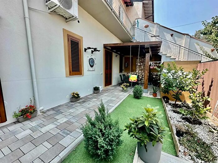 Appartamento con 5 locali in vendita in Cecina