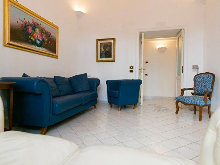 Appartamento con 5 locali in affitto in Corso Giuseppe Garibaldi, Centro, Salerno