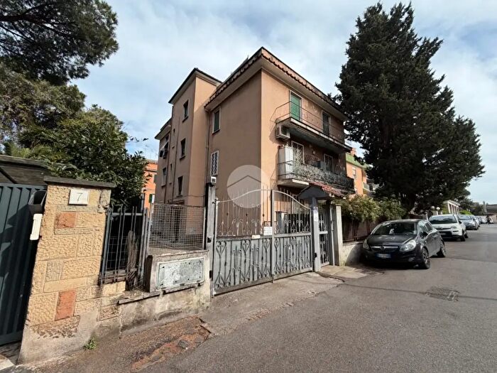 Appartamento trilocale in vendita in Via S Carlo da Sezze, Roma