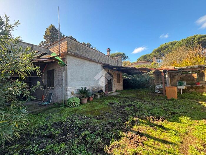 Casa trilocale in vendita in Via Monte Cucco, Castelnuovo Di Porto