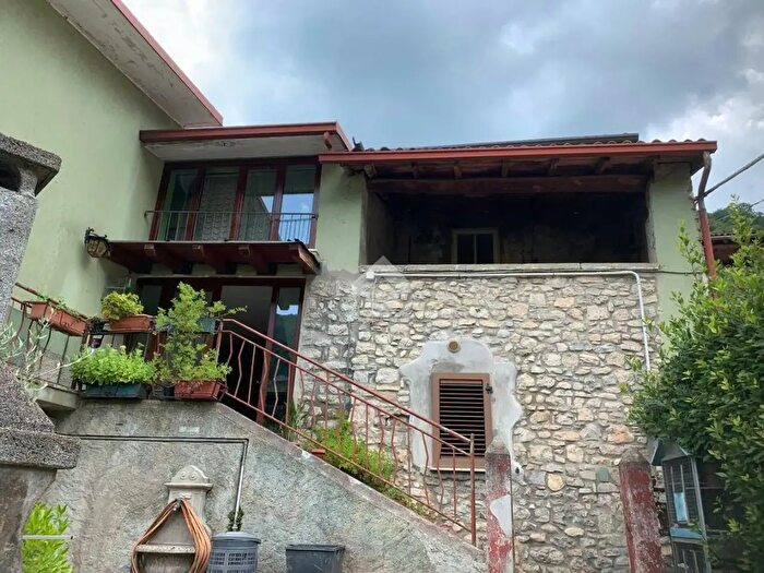 Casa trilocale in vendita in Via Martinelli, Adrara San Rocco