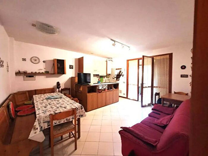 Appartamento trilocale in affitto in Agliano, Massa