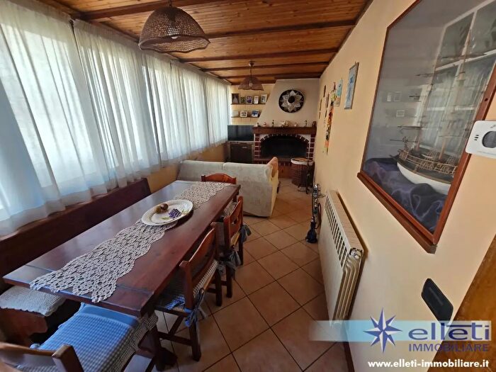 Appartamento con 6 locali in vendita in Carrara