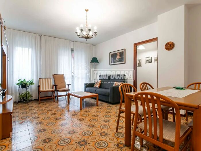 Appartamento trilocale in vendita in Via Sabotino, Saronno