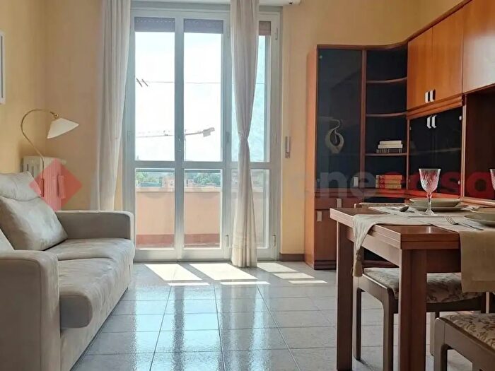Appartamento trilocale in vendita in Via Giardino, Locate Di Triulzi