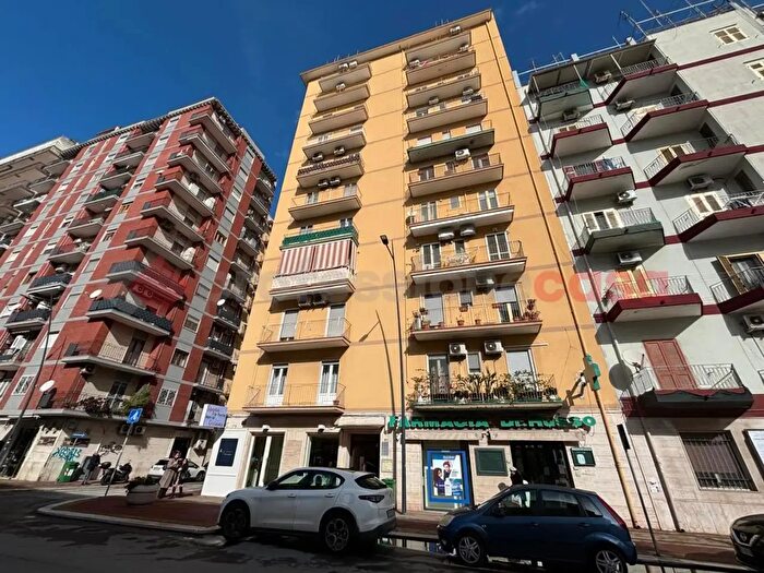 Appartamento quadrilocale in vendita in Via Dante, Taranto