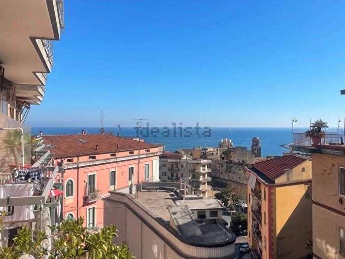 Appartamento con 5 locali in affitto in Via Cesare Battisti No Number, Centro, Salerno