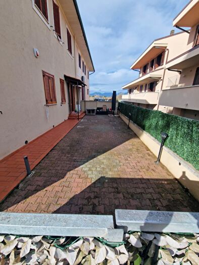 Appartamento trilocale in vendita in Collesalvetti