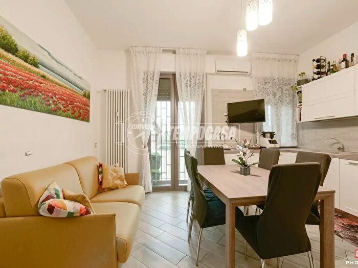Appartamento trilocale in vendita in Via Giunio Bruto, Bologna