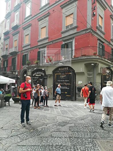 Appartamento trilocale in vendita in PZa San Gaetano, Napoli