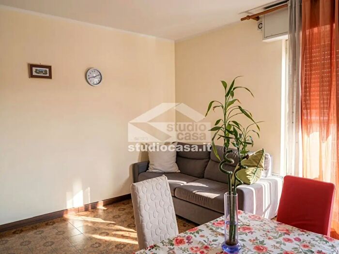 Appartamento trilocale in vendita in Via Costantina, Bergamo