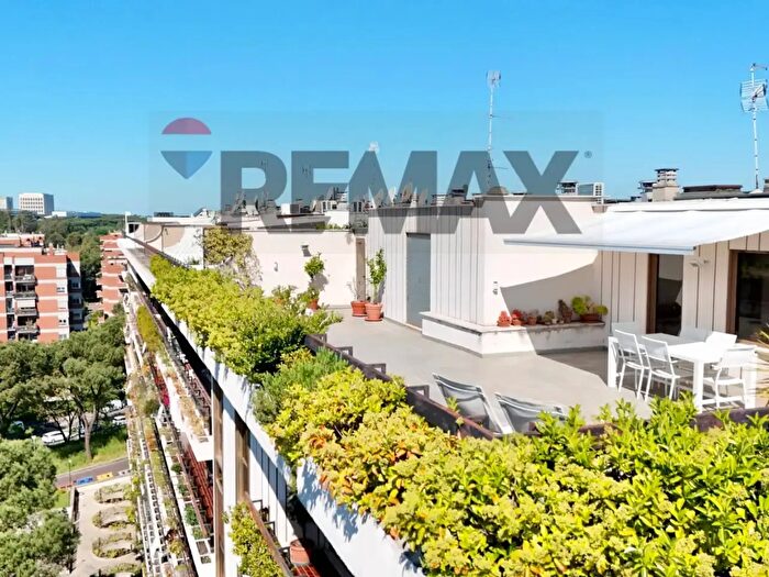 Appartamento con 6 locali in vendita in Via Andrea Solario, Roma