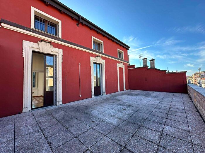 Appartamento trilocale in affitto in Via Spartaco, Montenero, Milano