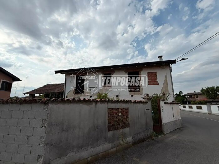 Appartamento trilocale in vendita in Via Alcide De Gasperi, Dorno