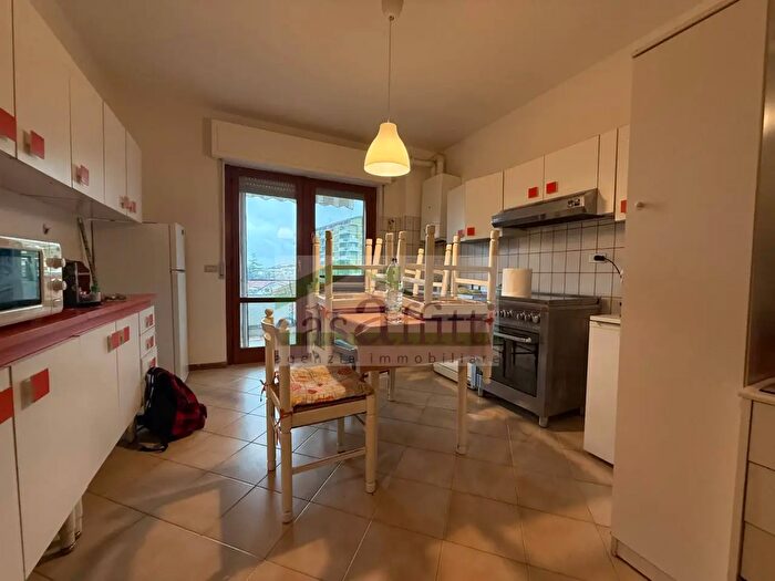 Appartamento quadrilocale in affitto in Via Casalbordino, Chieti