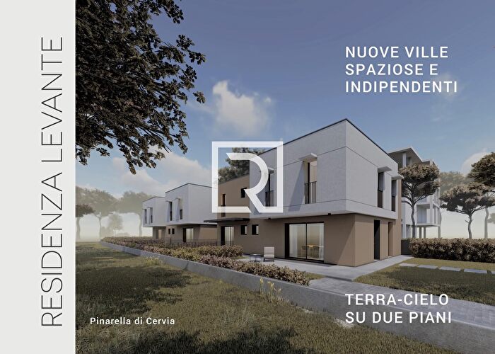 Casa quadrilocale in vendita in Via Petronio Cervia, Cervia