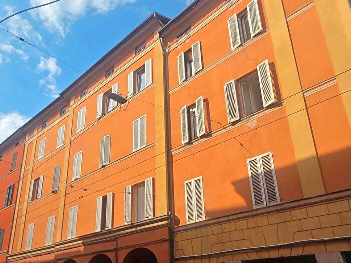 Appartamento con 5 locali in affitto in Via San Vitale, San Vitale, Bologna