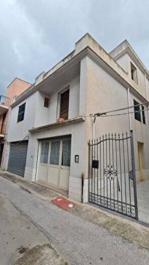 Casa con 5 locali in vendita in Via Francesco Rismondo, Castelvetrano
