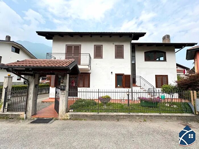 Casa con 9 locali in vendita in Pinasca Via Monginevro, Pinasca