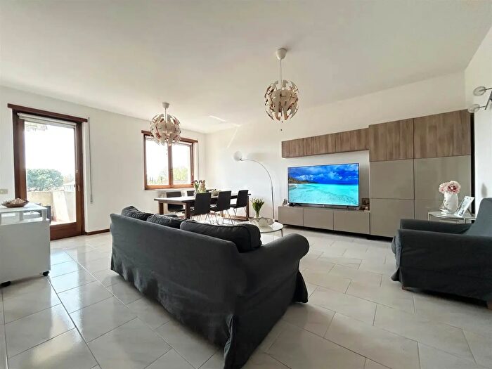 Appartamento quadrilocale in vendita in Via Santa Maria dellOlmo, Thiene