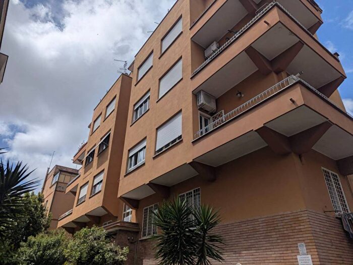 Appartamento trilocale in affitto in Via Achille Mauri, Monte Mario Trionfale, Roma