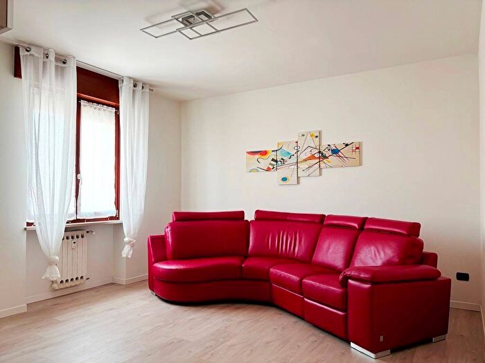 Appartamento quadrilocale in affitto in Via San Giovanni Lupatoto, Borgo Roma, Verona