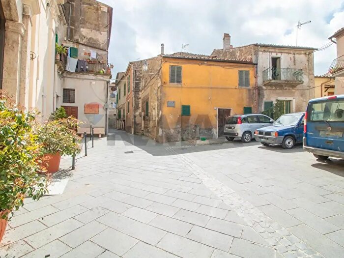 Appartamento quadrilocale in vendita in Ischia Di Castro
