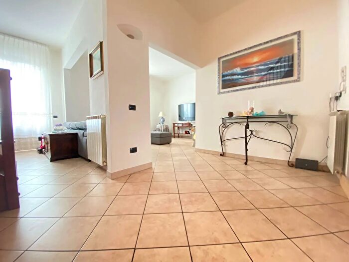 Appartamento con 5 locali in vendita in Via Roma, Prato