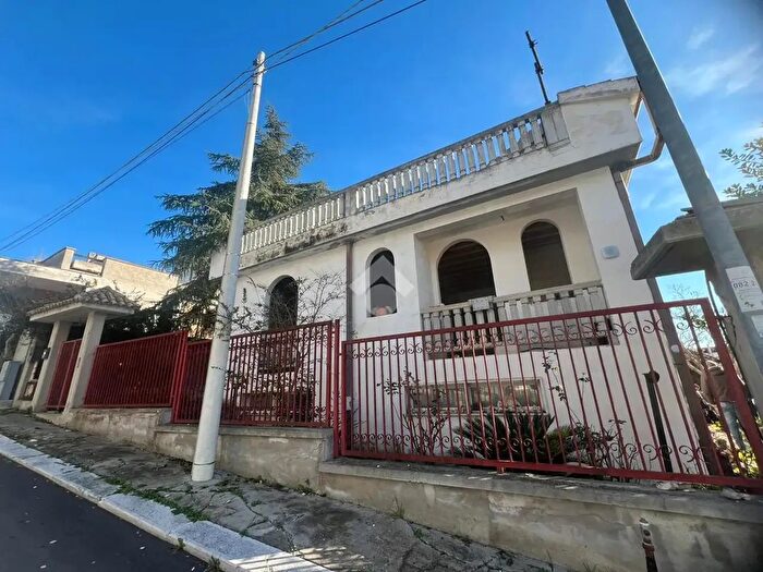 Casa con 8 locali in vendita in Via Barcellona, Altamura