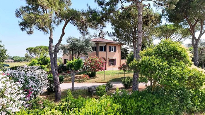 Casa con 12 locali in vendita in Livorno