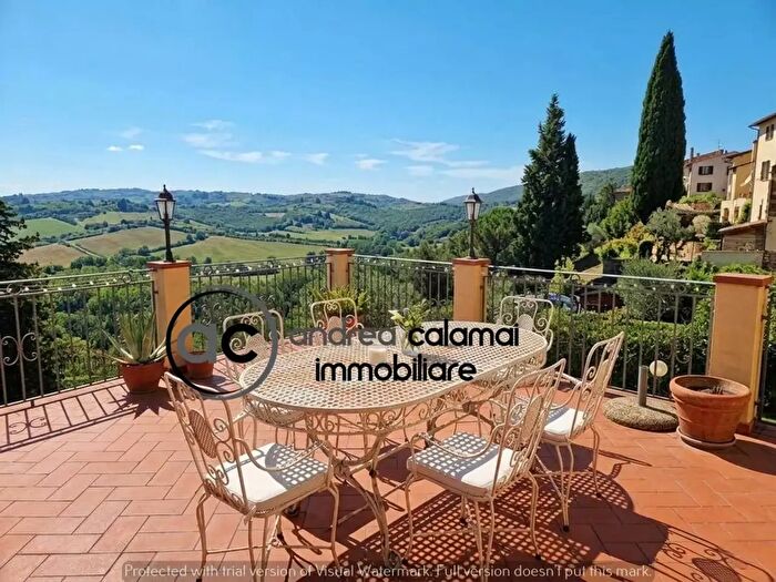 Casa con 6 locali in vendita in Piazza Cesare Battisti, Carmignano