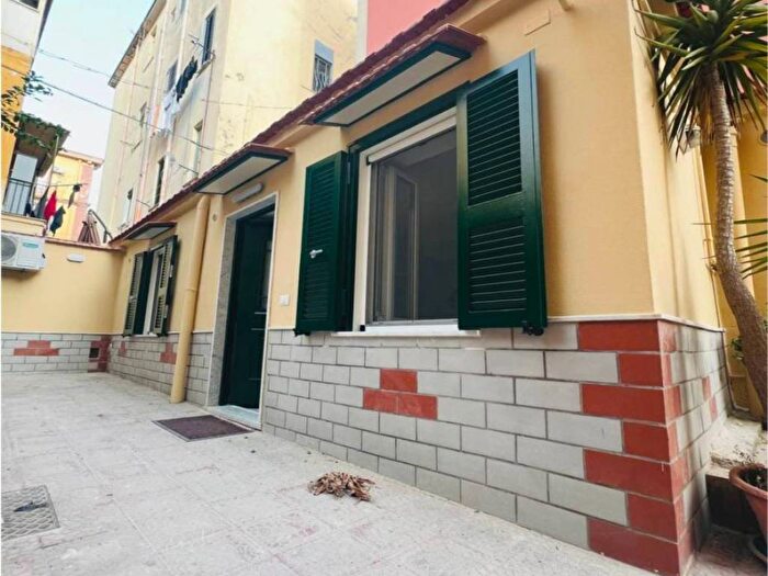 Appartamento monolocale in affitto in Via Plinio, Bagnoli, Napoli