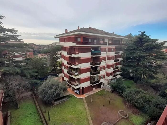 Appartamento trilocale in vendita in Via Francesco De Ficoroni, Roma